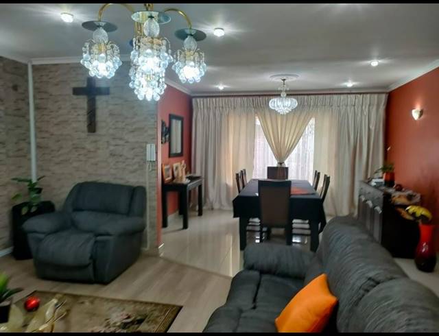 4 BEDROOM HOUSE FOR SALE IN ESCOMBE